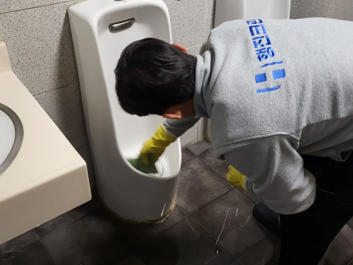 북구 천곡동 학교 화장실 세면대 살균 위생청소 사례 - 행진크린